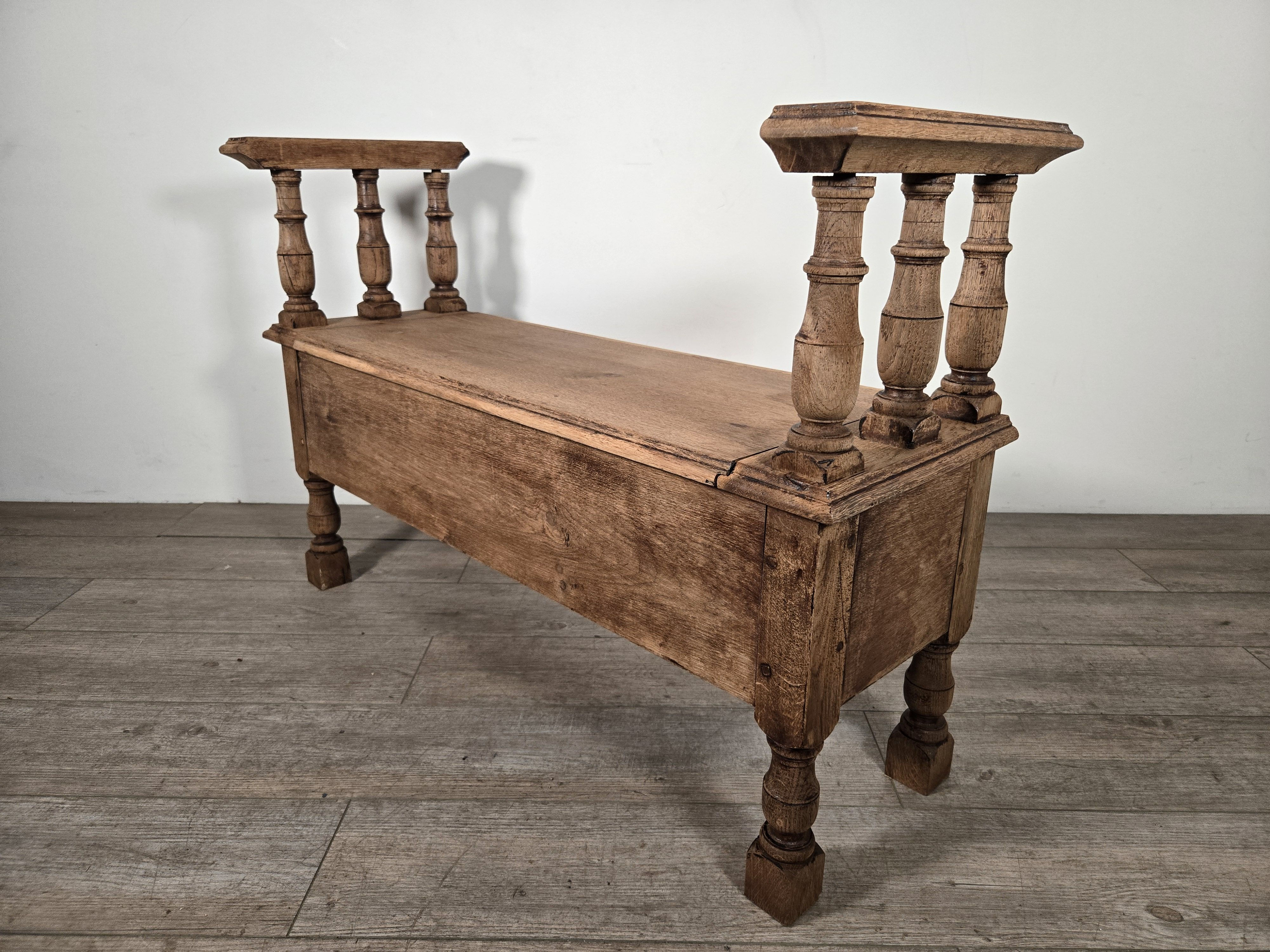 フランス アンティーク 木製  二人掛け ベンチ　お洒落なベンチ　カフェ　リュスティック　トワエモア　ショップデイスプレイ　店舗什器.