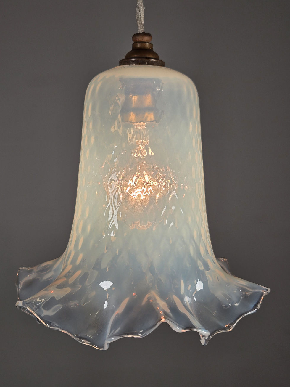 Miniature : フランスアンティーク　オパールセントシェード ランプ 　1920 年代　少し大きめ　可愛い　　雰囲気の良いランプ　お洒落ランプ