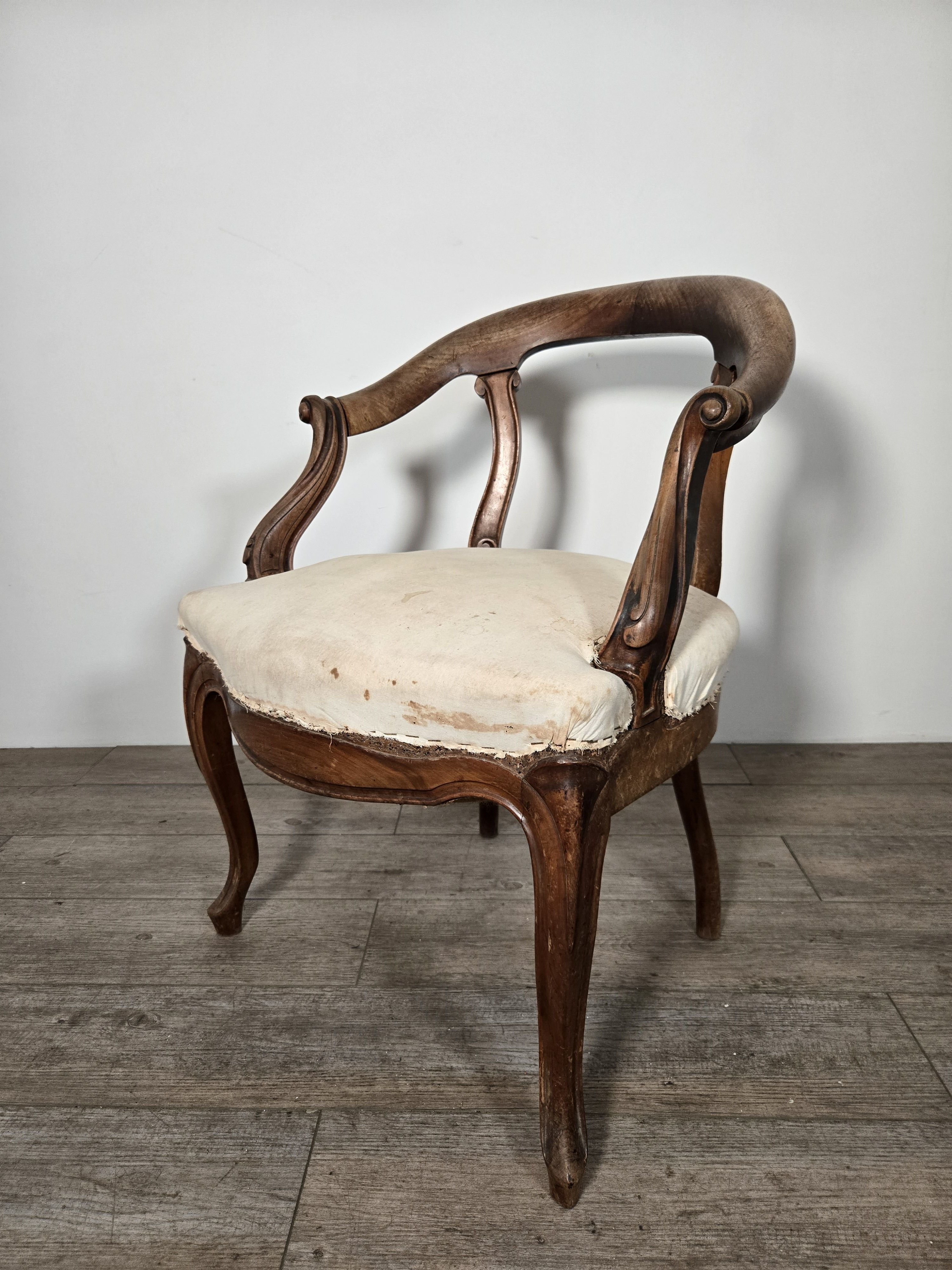 フランスアンティーク　木製ひじ掛けチェアー　ナポレオン三世　ゆったりチェアー　オーク材　ショップディスプレー　店舗什器