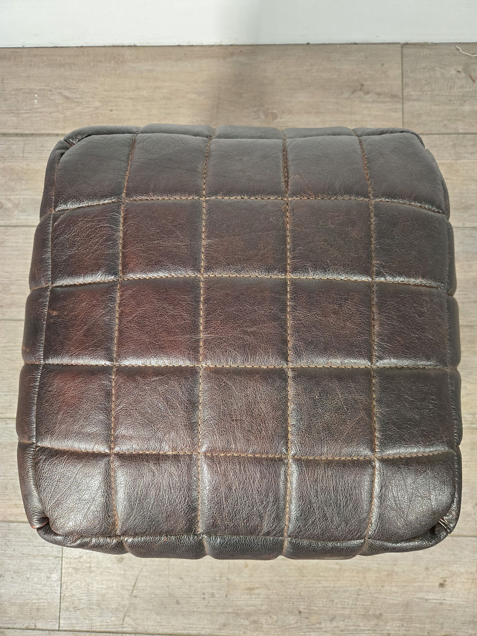 Miniature : フランスアンティーク　皮製プフ　スツール　サイコロ型　　オブジェ　オシャレ空間　ショップディスプレー　店舗什器