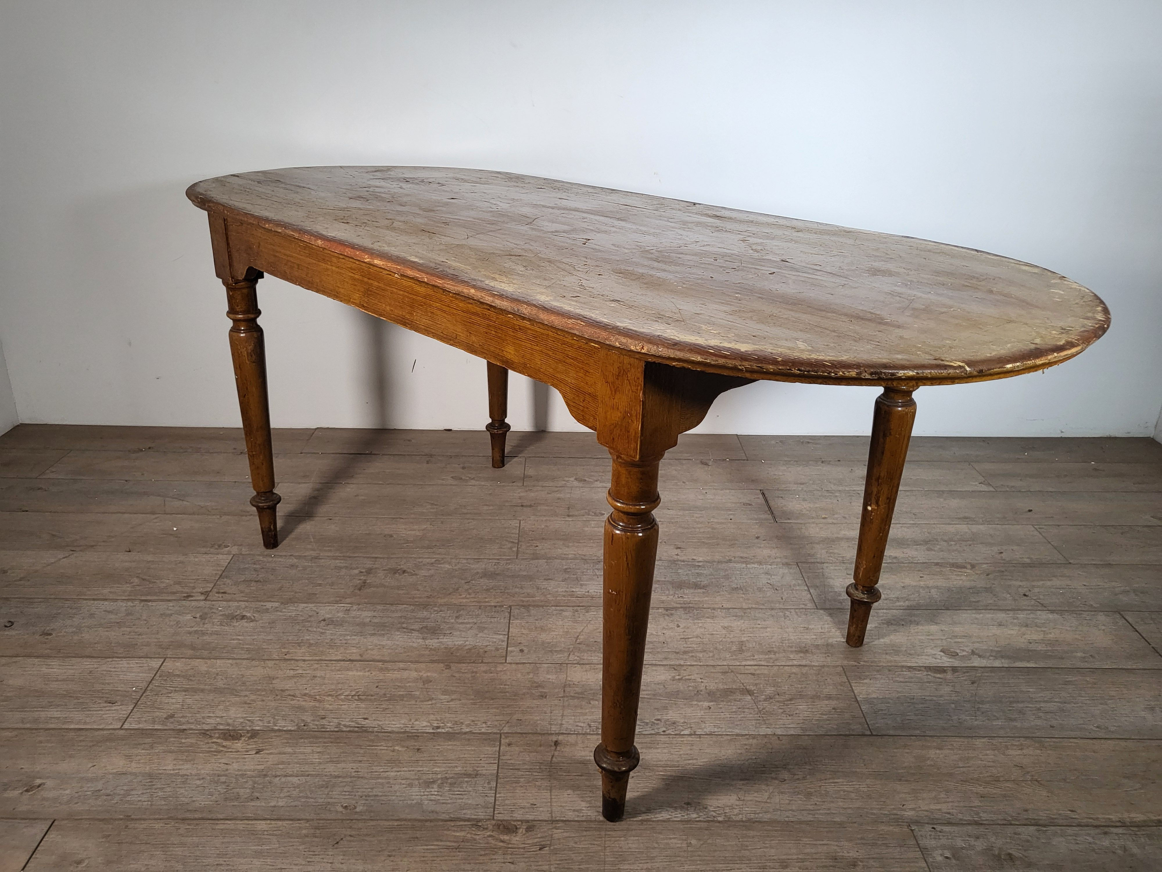 フランス アンティーク　１８００年代  木製のブラッスリーテーブル　楕円形テーブル　お洒落なテーブル　美しいパティナ　店舗什器