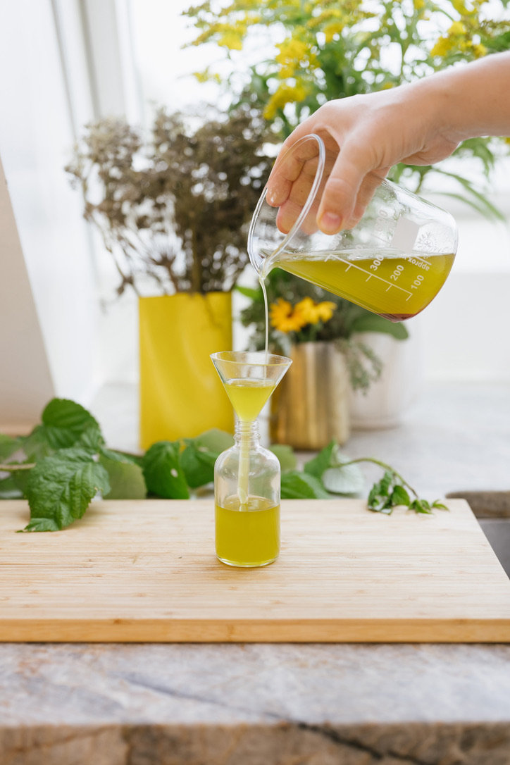 Waldmeister Pflegeöl – Rezept für empfindliche und unreine Haut