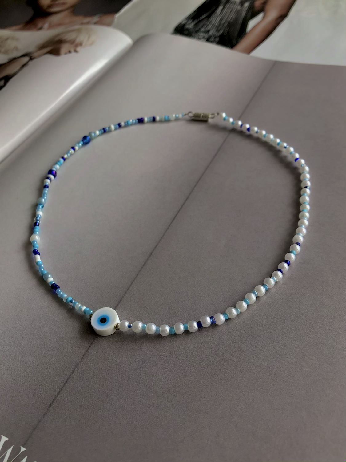 Collar mitad y mitad Perlas y ojito turco
