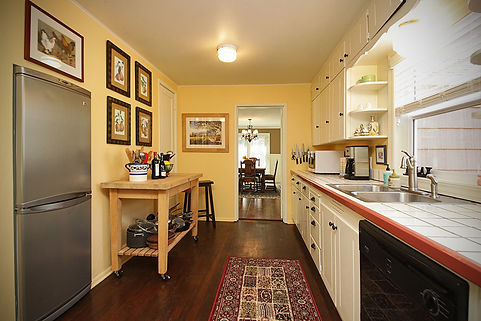 Vineyard house kitchen1.jpg