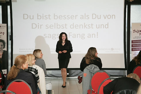 4. Frauen Powertag Gwendolyn Stoye 06.11.2021 Photo Emotions Jolanta (16).jpg
