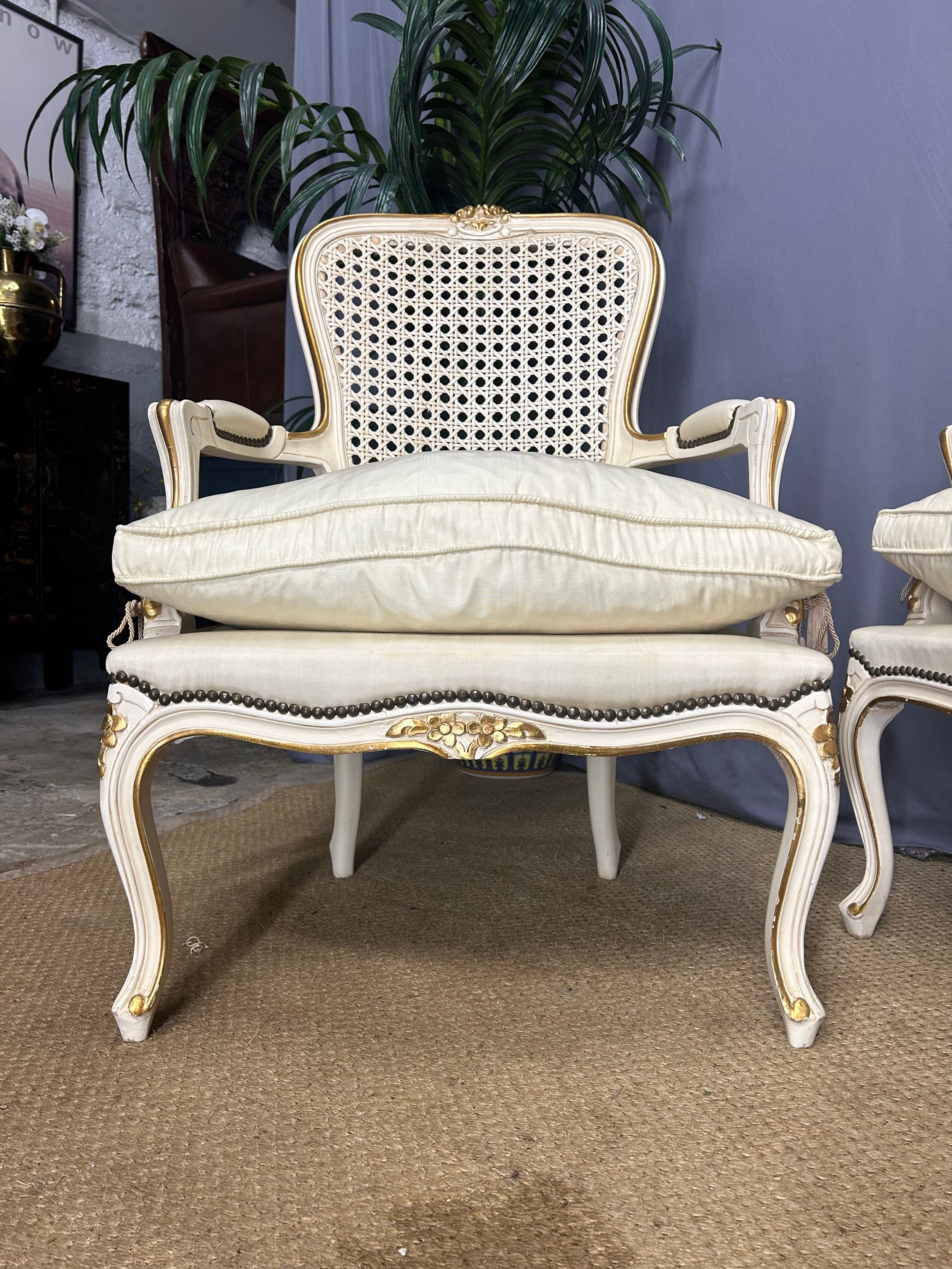 Vintage Style French Armchair Love Seat Bergere Louis XV Style Accent Chair