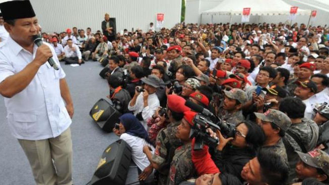 Supporters Start to Abandon Prabowo, Survey Shows