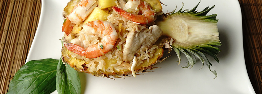 Khao Phad Kai Sapparod : Riz sauté thaï au poulet, œuf, légumes, crevettes, ananas