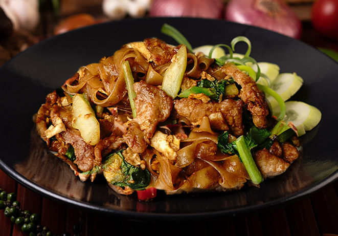 Pad Thai See Ew - Wide rice noodles, Sliced pork or chicken (Halal), vegetables, shrimp, peanuts