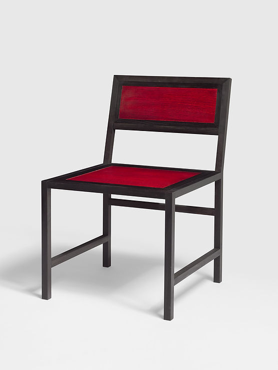 CHAISE_ROUGE_NOIRE.jpg