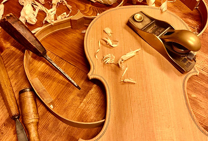 Violin maker Mikael Karpaty at karpati-violins.com