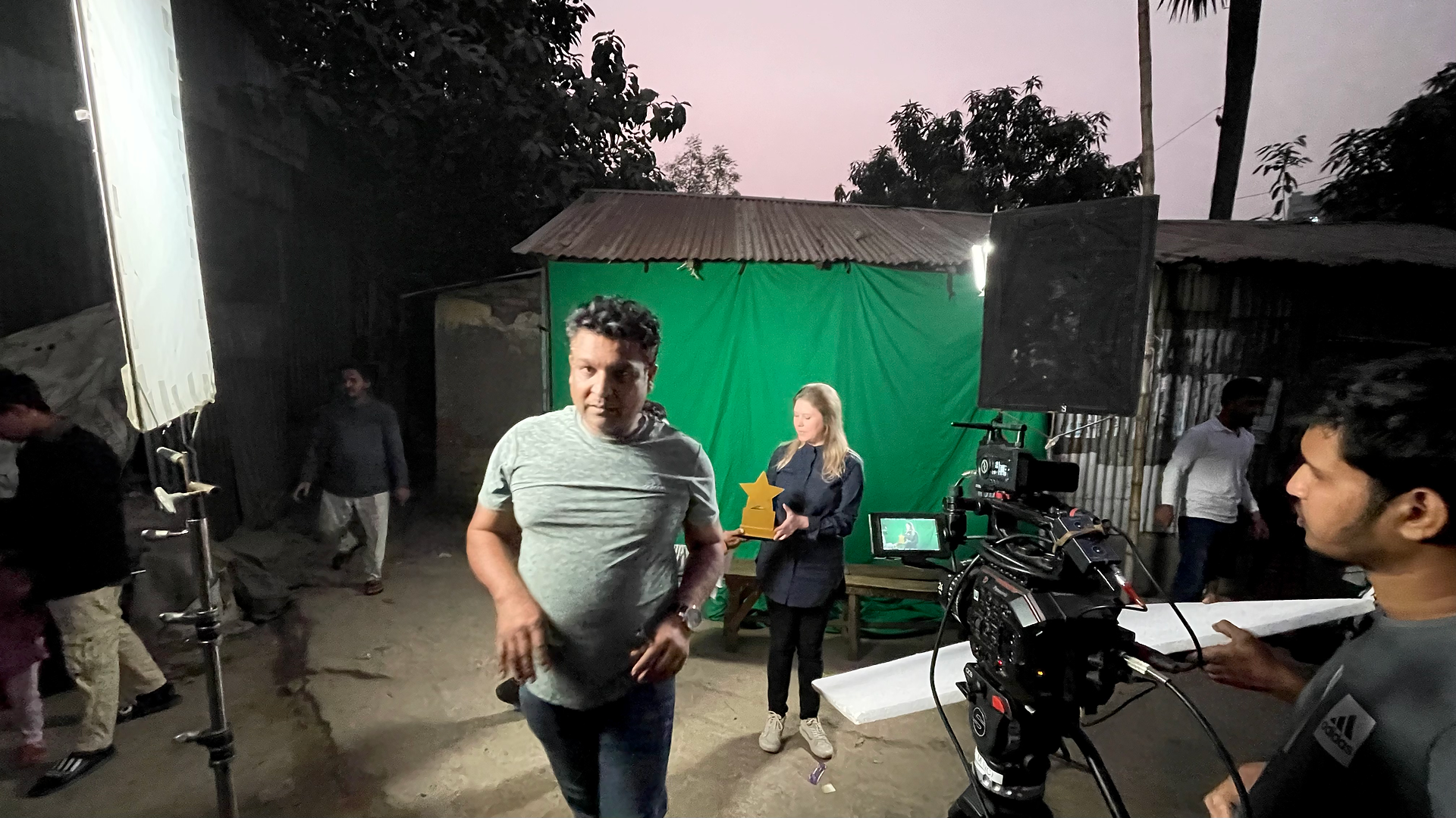 Dhaka slum film shoot. Image by cinematographer Nicklas Karpaty, FSF