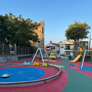 🏰 Παιδική Χαρά Σαπουτζόγλου - Περδικά: παιχνίδι με θέα τα Κάστρα