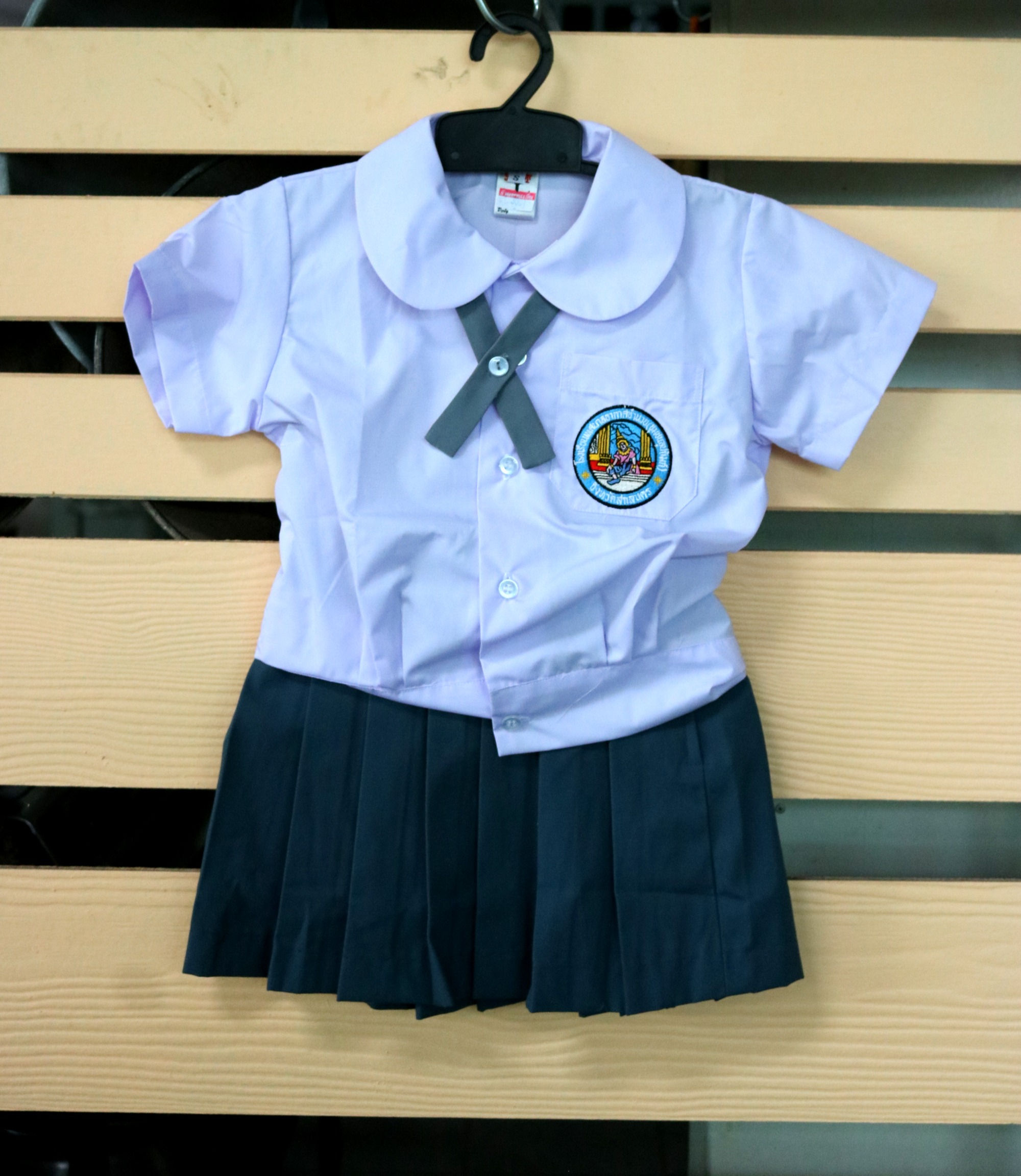 ชุดนักเรียนอนุบาลคอบัว(หญิง).สีกรม