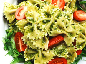 Pesto Pasta with sliced Tomatoes