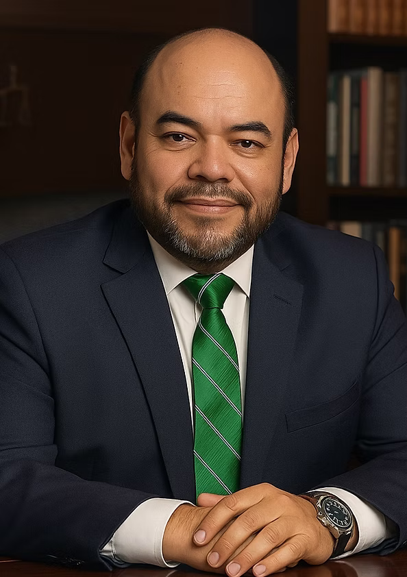 abogado carlos enrique.avif
