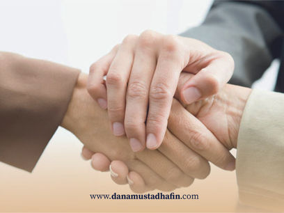 Kisah Hikmah: Mendamaikan Seorang yang Tengah Bertengkar