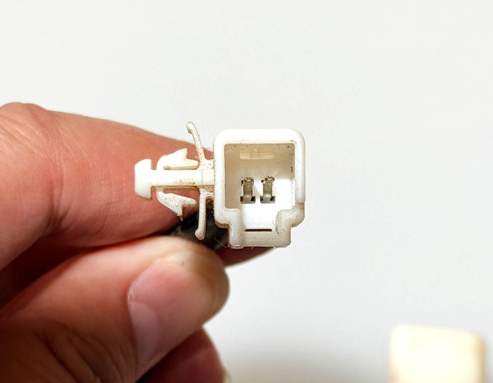 Square 2-pin connector used for the seat belt harness. This plug is something we have not run into before.