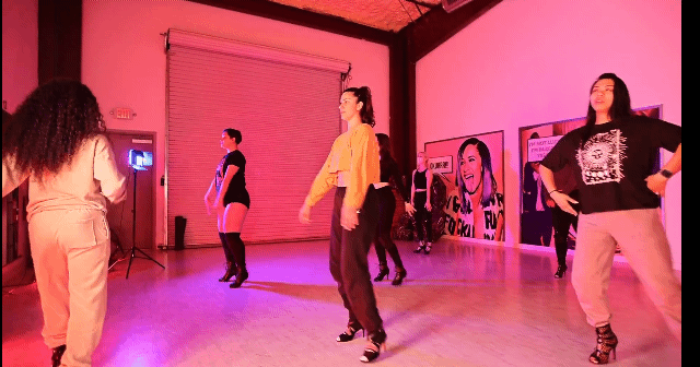 SmartSelect_20220602-205719_Photos (1).gif