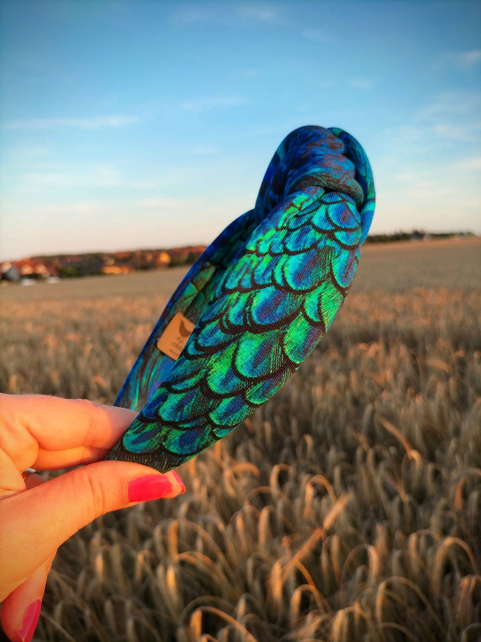 Opaska MAXI na głowę z dużym supełkiem supełek pawie pióra KOSS