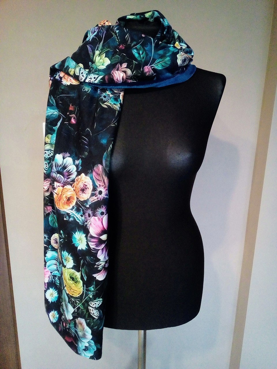 Szal dwustronny damski kwiaty welur morski błękit 50cm x 140cm