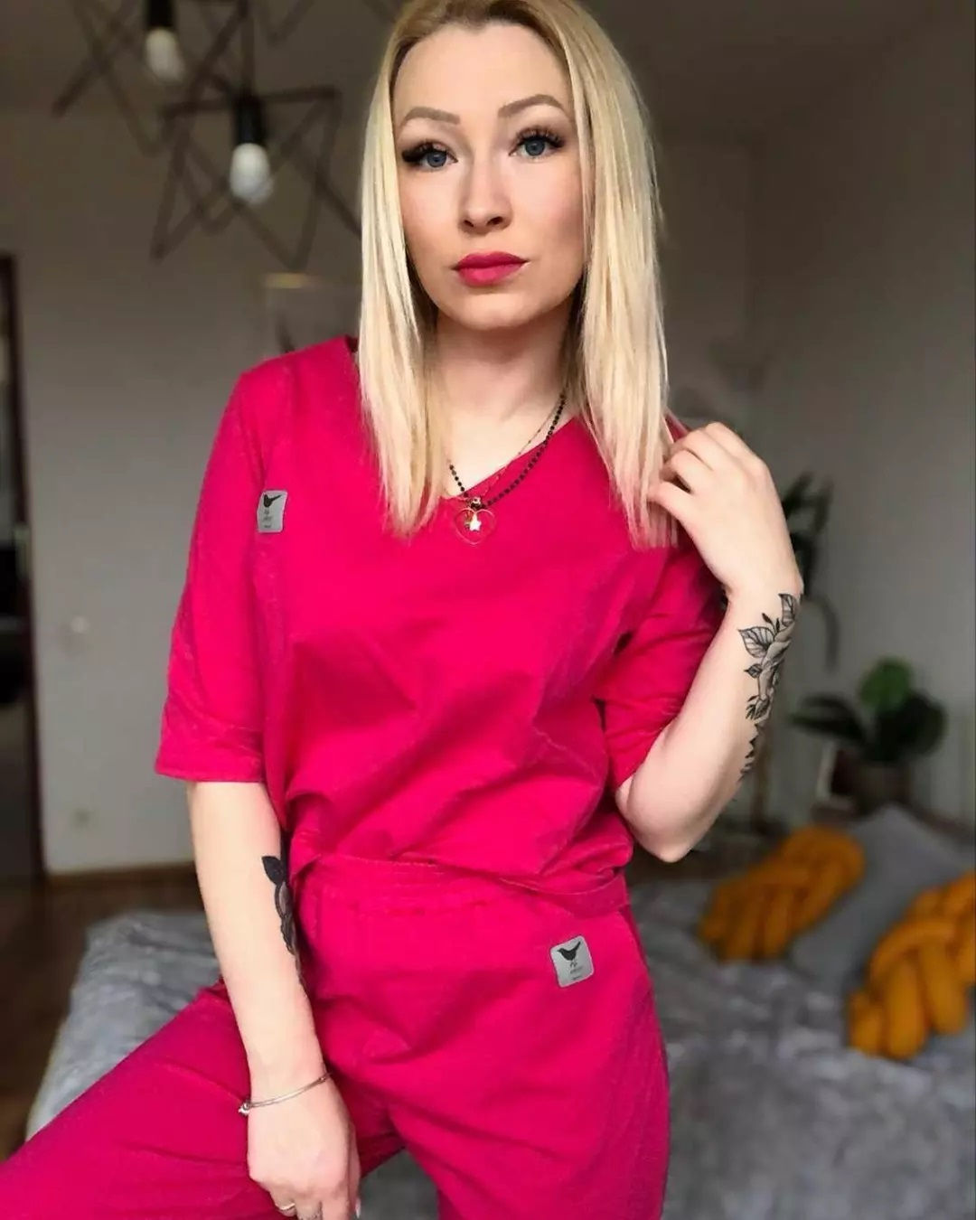 Dresy damskie komplet spodnie bluza dekolt serek rękaw 2/3