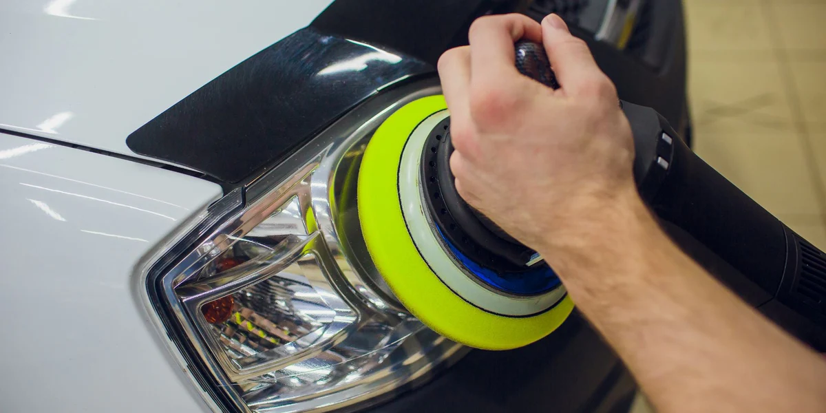 Почистване на фарове с екологични препарати
