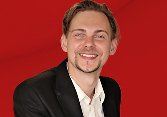 Kuva punainen stanislav kangas_edited.jpg