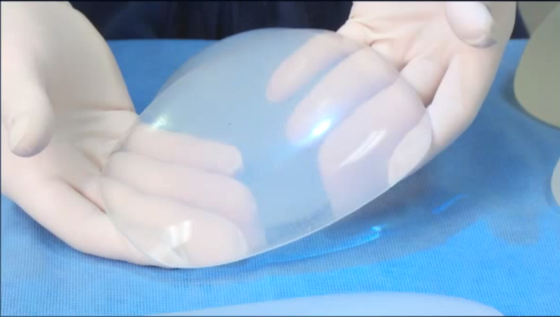 Implants pectoraux en Tunisie : techniques, déroulement et séjour tout-compris