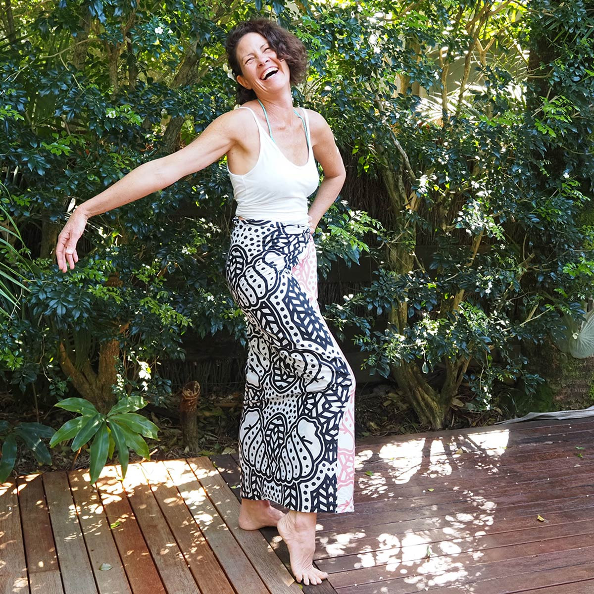 Pearly Shell Sarong Black
