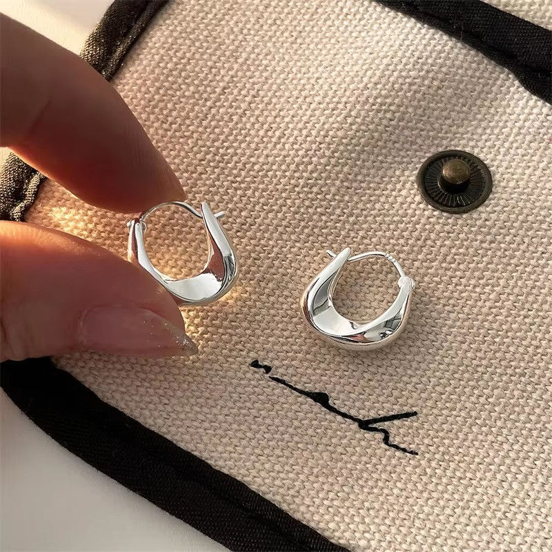 Thumbnail: The Luna Sculpted Hoop Earrings