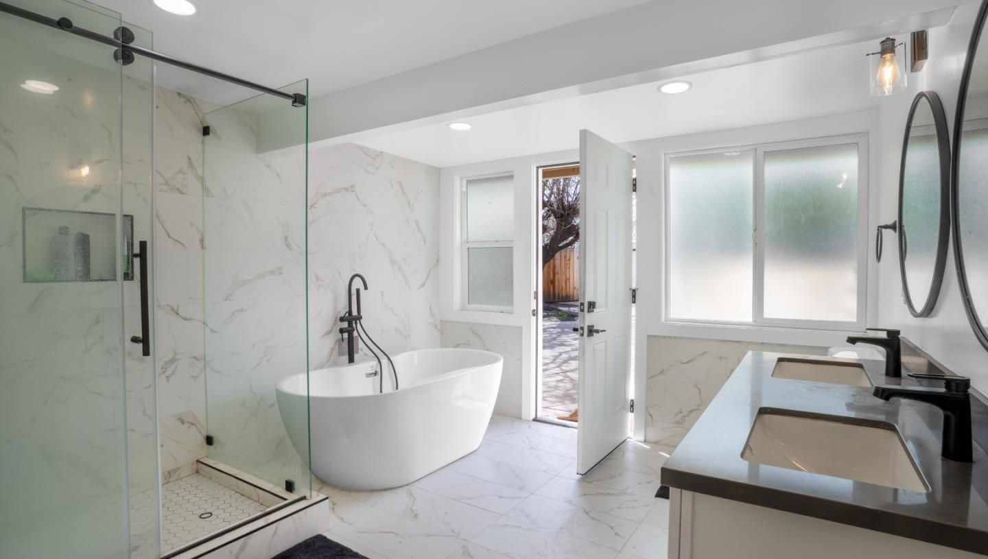 Discover luxury modern homes in California — find your dream home today.