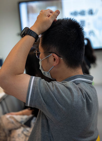 在中醫工作坊，分享中醫花茶食療以及學習實用的穴位按摩。