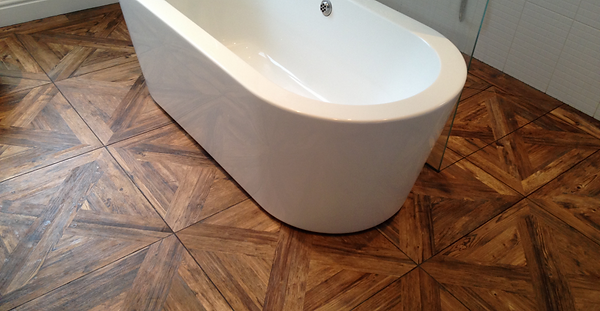 parquet in bagno.JPG