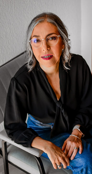 ANA CELINA - ESCRITORA (22).jpg