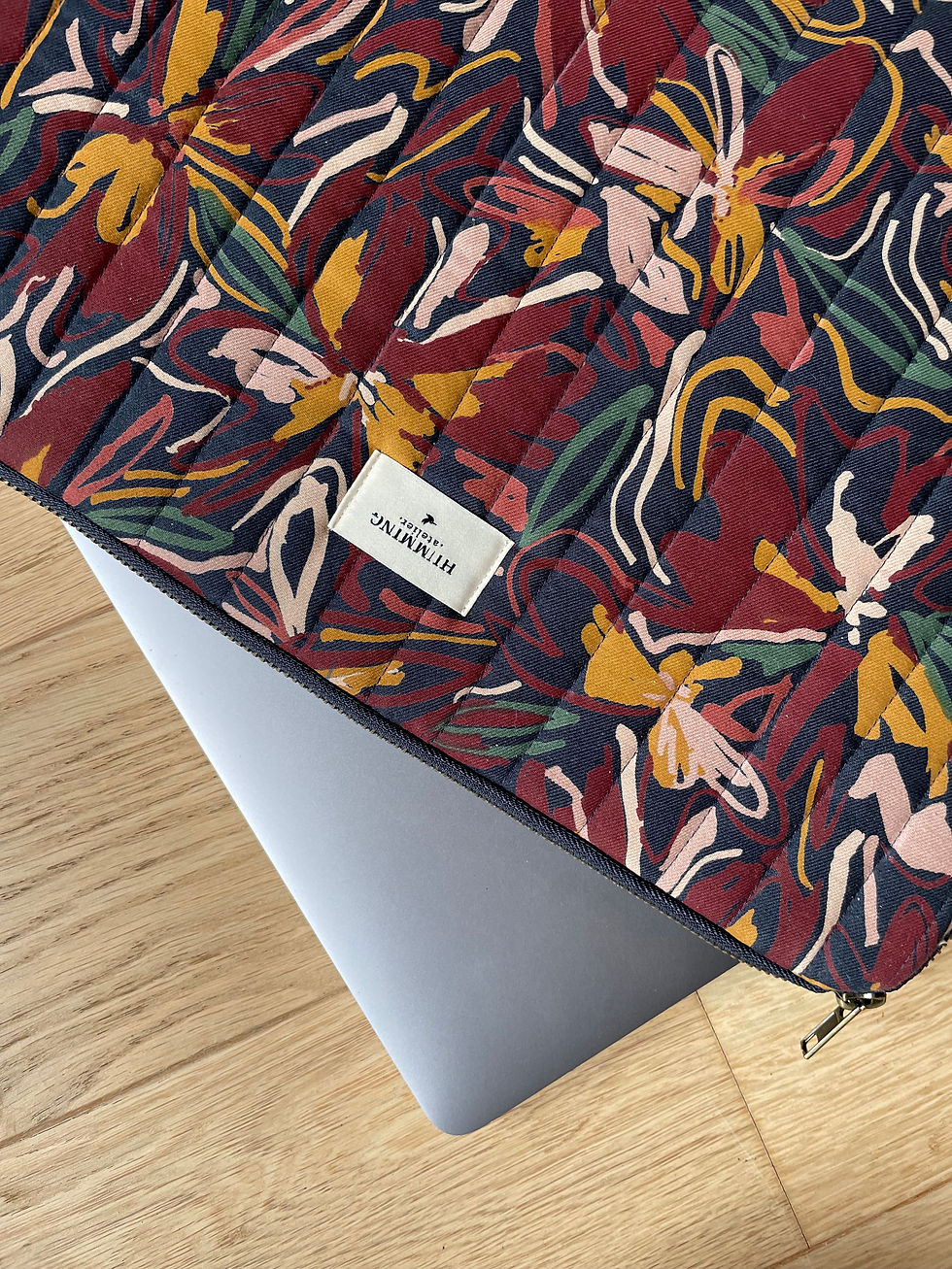 Thumbnail: 15" laptop sleeve Posidonia quilted effect