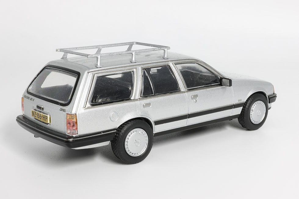 #291 - Opel Rekord E Caravan (1986) - IXO Altaya