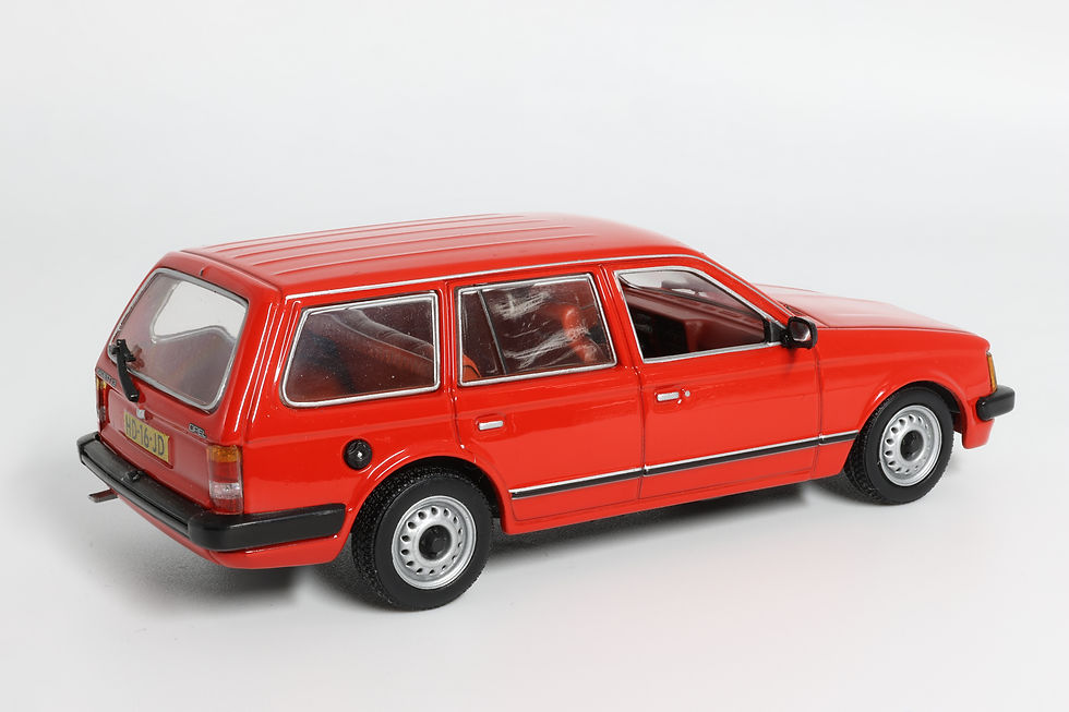 #359 - Opel Kadett D Caravan (1981) - Minichamps 400 044110