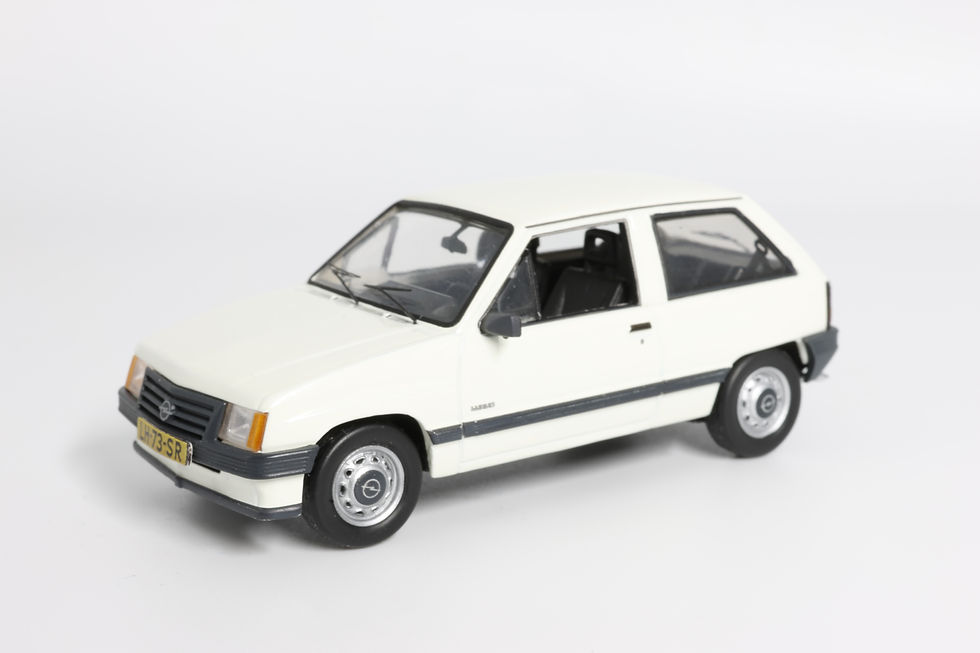 #300 - Opel Corsa A (1984) - Schuco