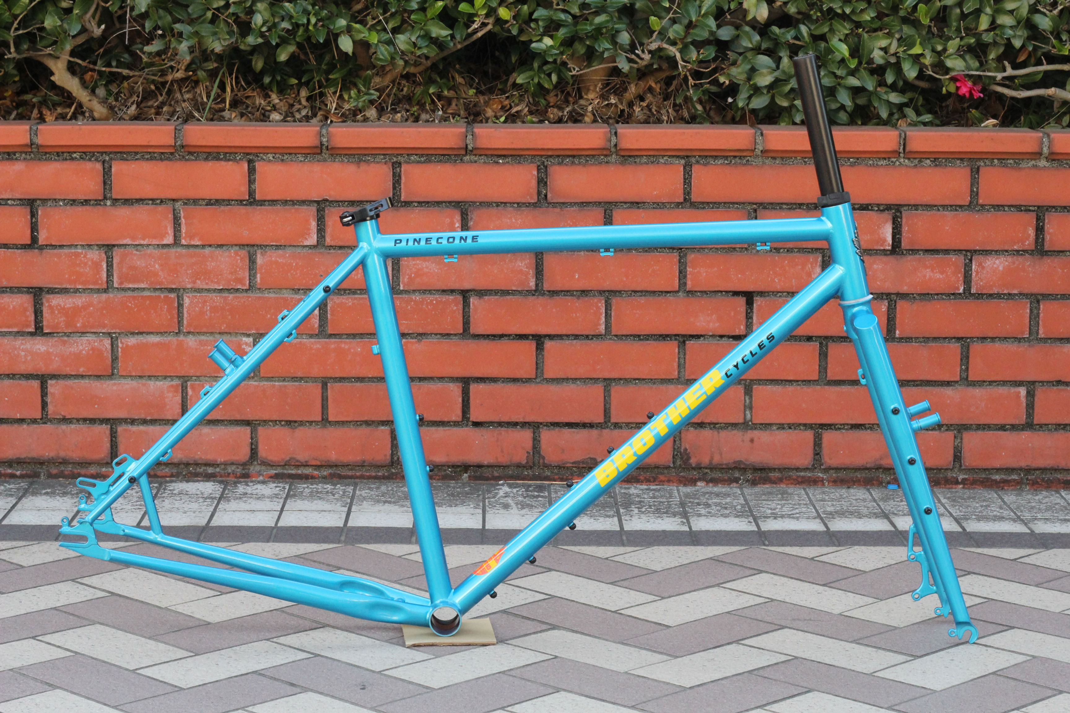 BROTHER CYCLES ”PINECONE”