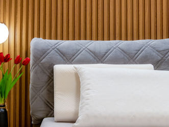 5 ขั้นตอนง่ายๆ วิธีทำความสะอาดหมอนยางพารา