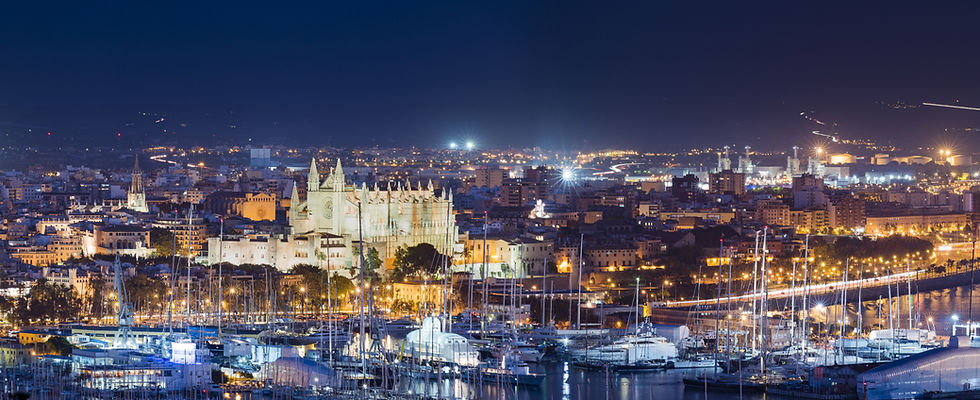 19997ffe-0b8e-43ec-a3de-cabdf20460c3_1900x880+Mallorca+Palma+Bay+Night.jpg