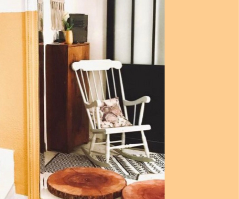 Salon avec chaise à bascule