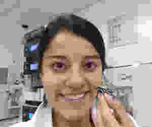 Mabel González estudia las ranas venenosas colombianas de la familia Dendrobatidae.