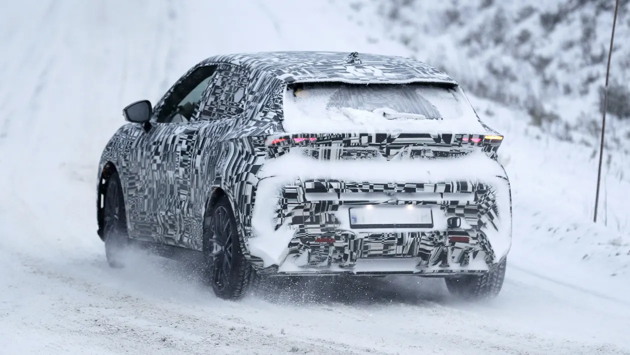 Cupra Raval “apanhado” a testar a neve