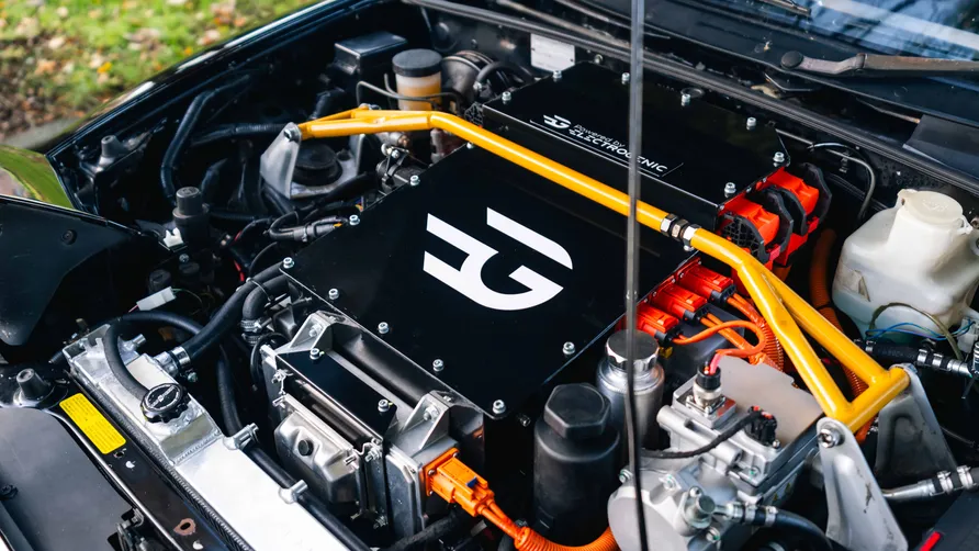 Conversão para motor elétrico da britânica Electrogenic dá ao MX-5 original 162 cavalos de potência e mais de 240 quilómetros de autonomia sem emissões.