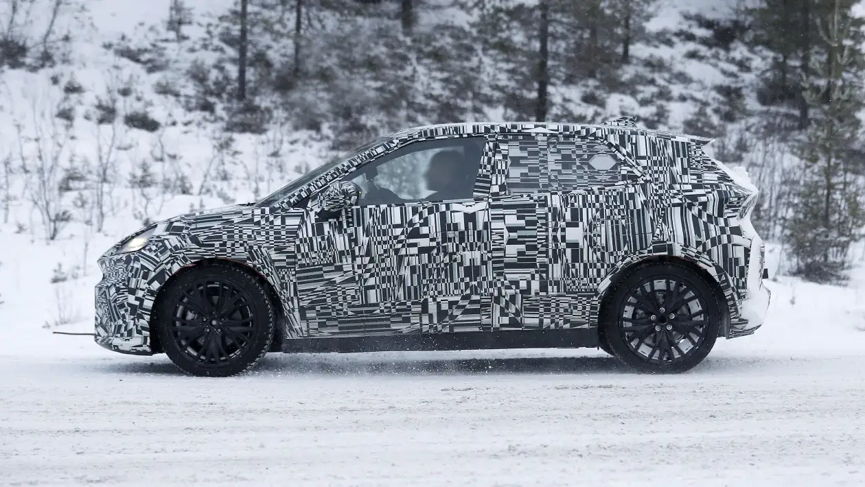 Cupra Raval “apanhado” a testar a neve