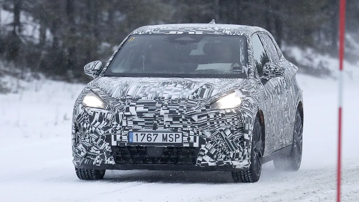 Cupra Raval “apanhado” a testar a neve