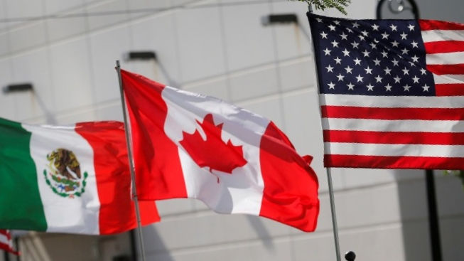 Trump “ameaça” carros do México e do Canadá