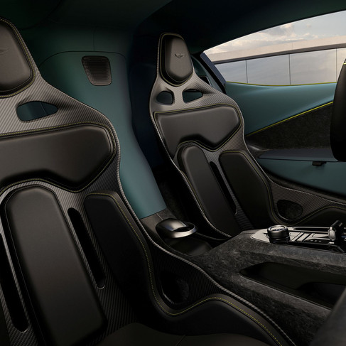 Inspirado em tecnologias da Fórmula 1, o Aston Martin Valhalla reflete uma abordagem mais extrema em torno da eletrificação